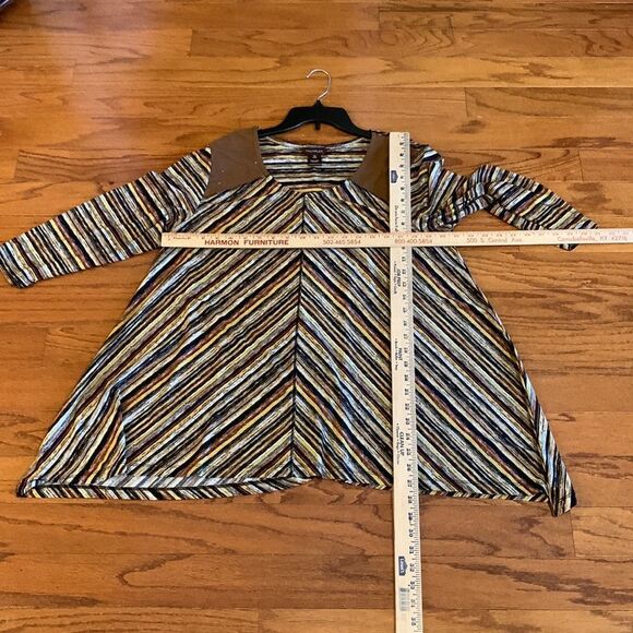 Multiples extra large brown top with Suede like Detail at the top and sequence - Picture 5 of 5